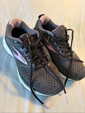 Brooks Women's Charcoal & Pink Performance Running Shoes